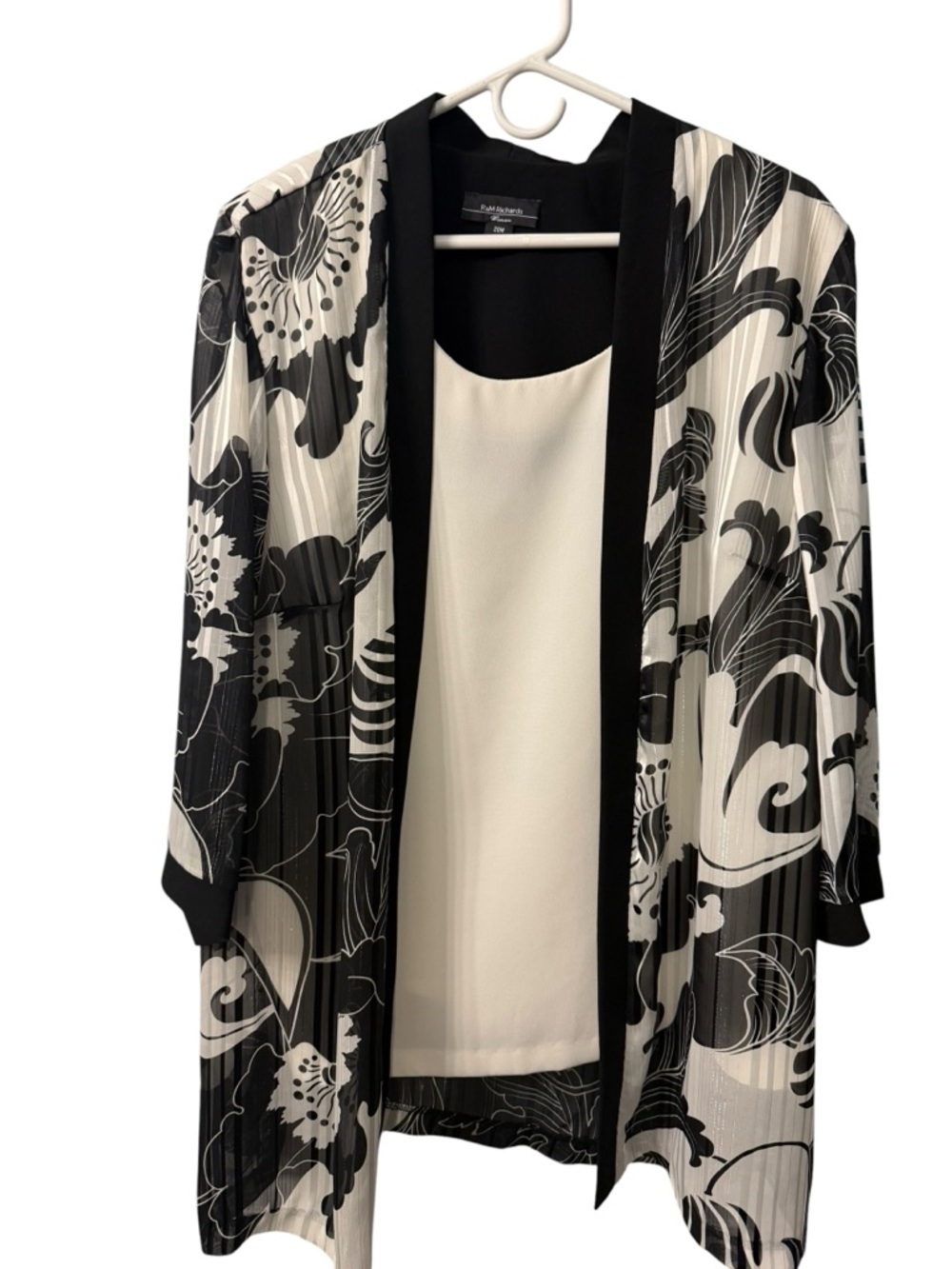 Women’s Vintage R & M Richards twofer top with black & white cardigan Size 20W